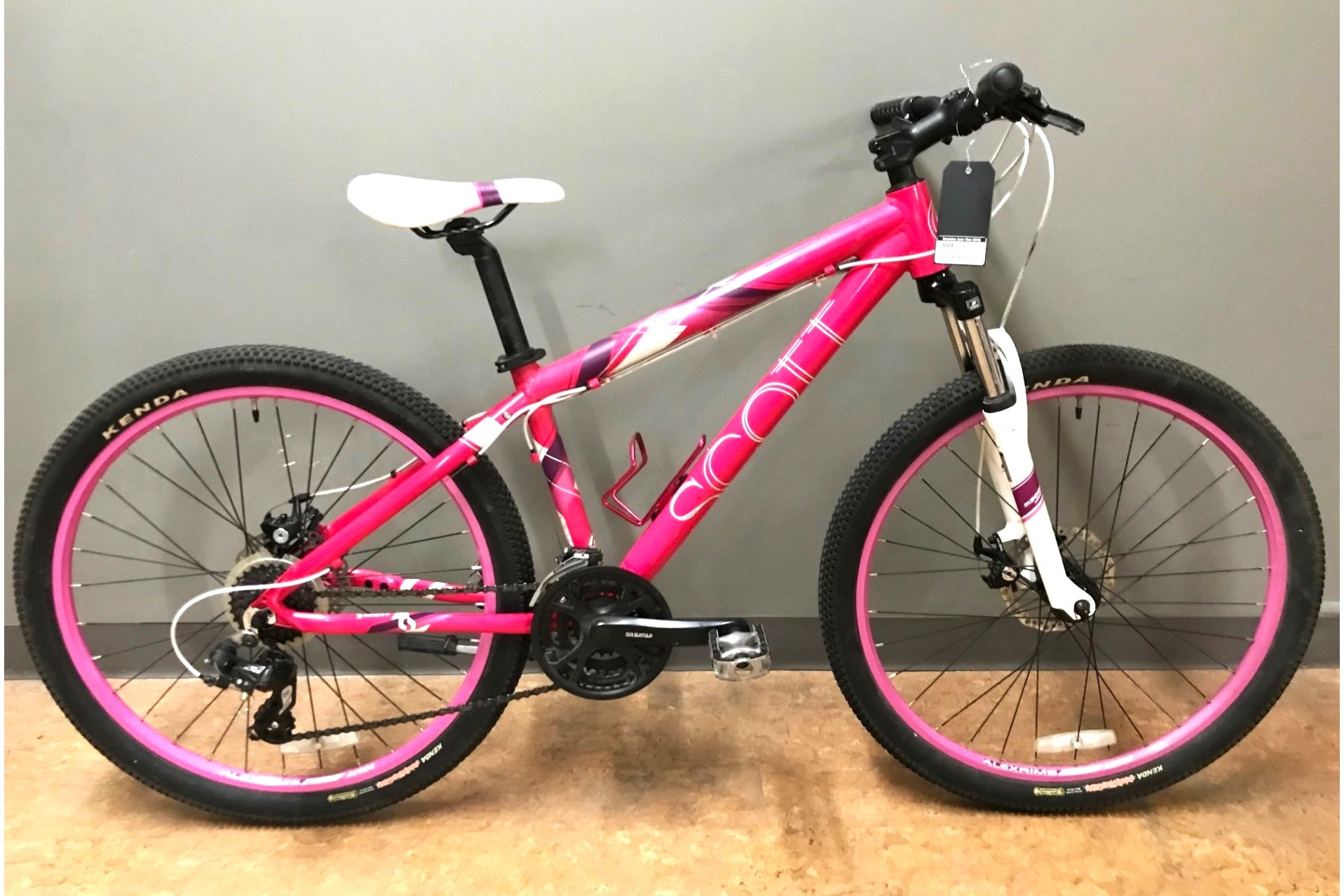 USED Scott Contessa 26 wheel Small pink MTB Revolution Cycle