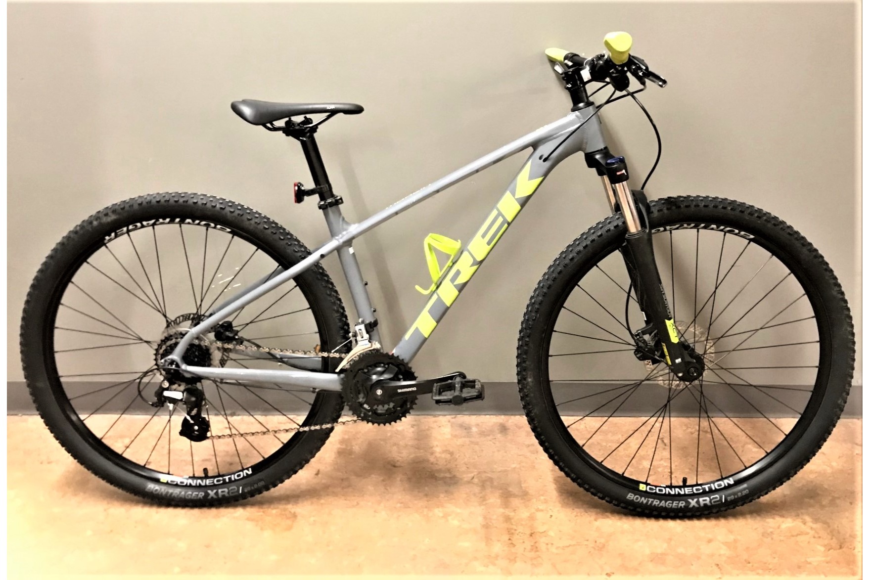 USED Trek Marlin 6 29 MTB 17.5inch Medium Grey Yellow