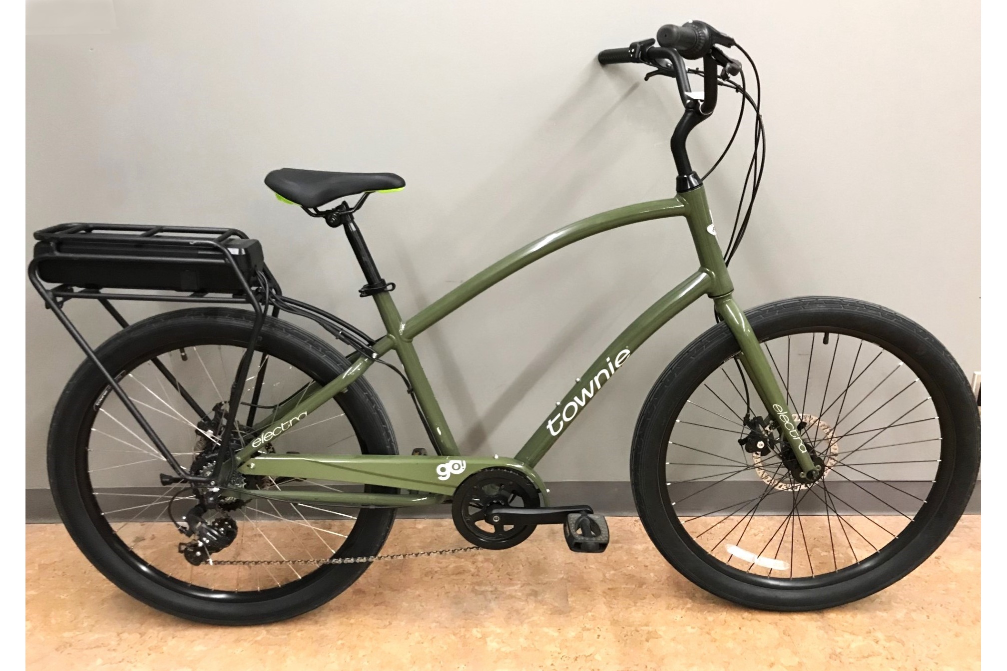 USED Electra Townie Go Mens StepOver Olive Green Revolution Cycle