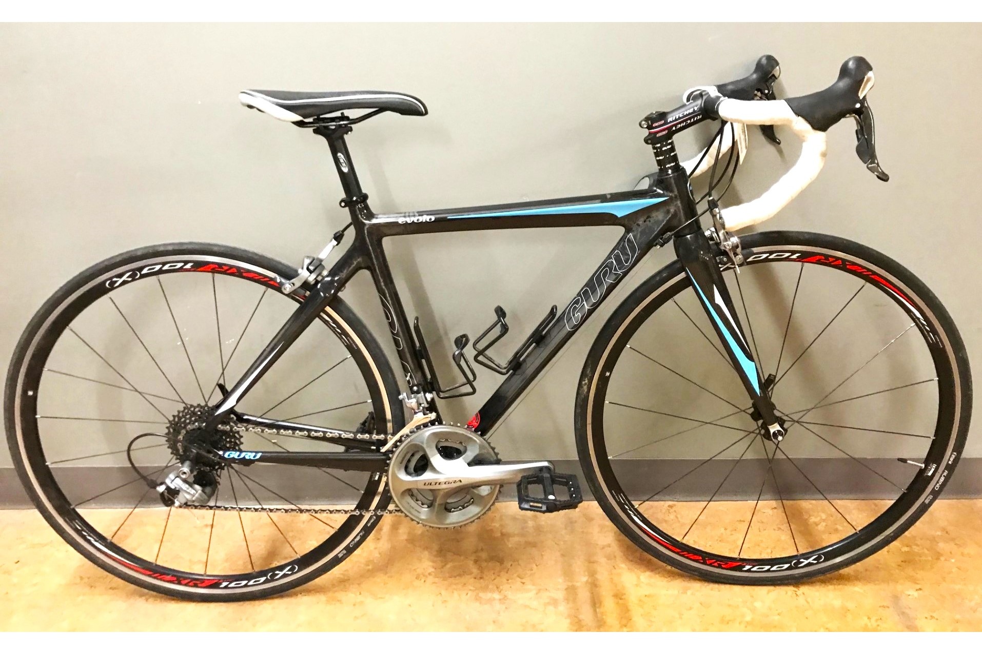 Used 52cm deals road bike